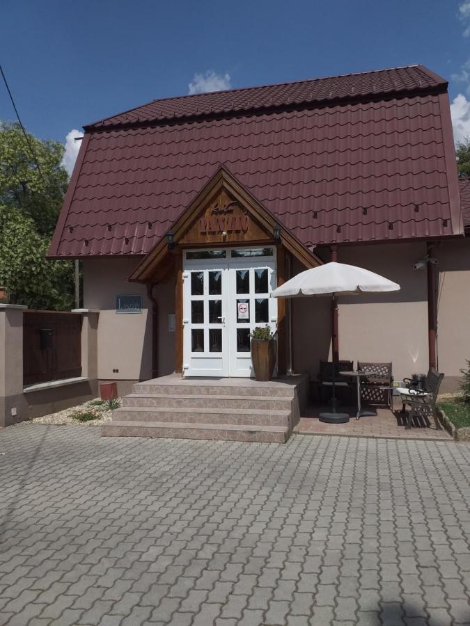 Kata Panzio Hotel Oroszlany Exterior photo